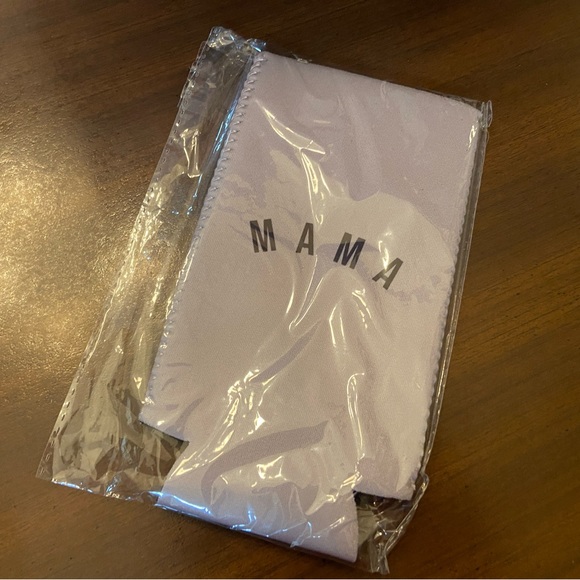 Bump Boxes Pregnant Mom Gift Box Hat, Belly Oil, Journal, Socks, Massage Tool - Picture 4 of 7